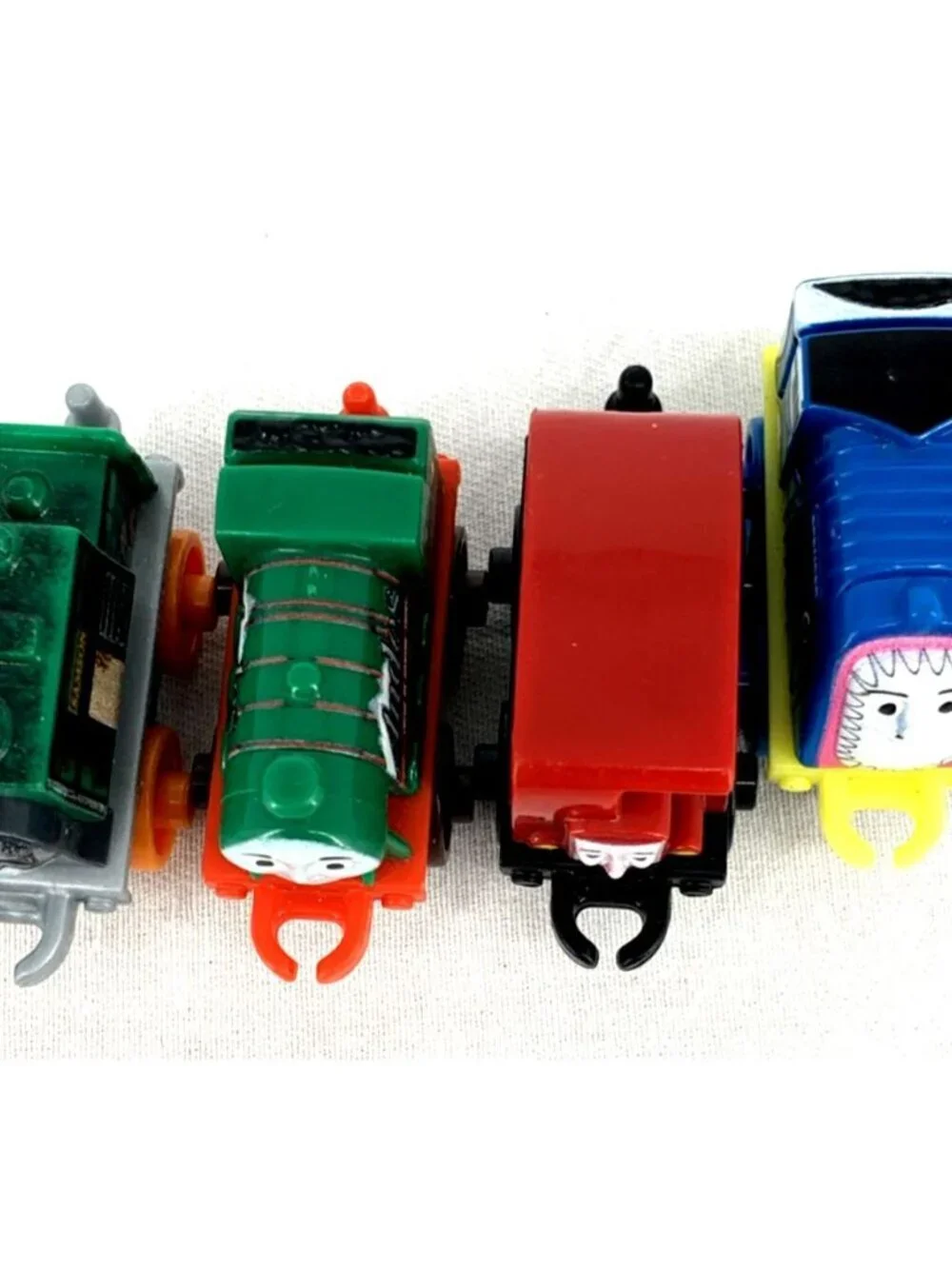 Micro Mini Trains Ninja Turtles Assorted 2012 Plastic Lot of 16